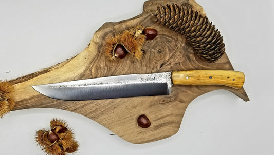 Couteau de cuisine pour la viande lame forgée en C130 et manche en buis