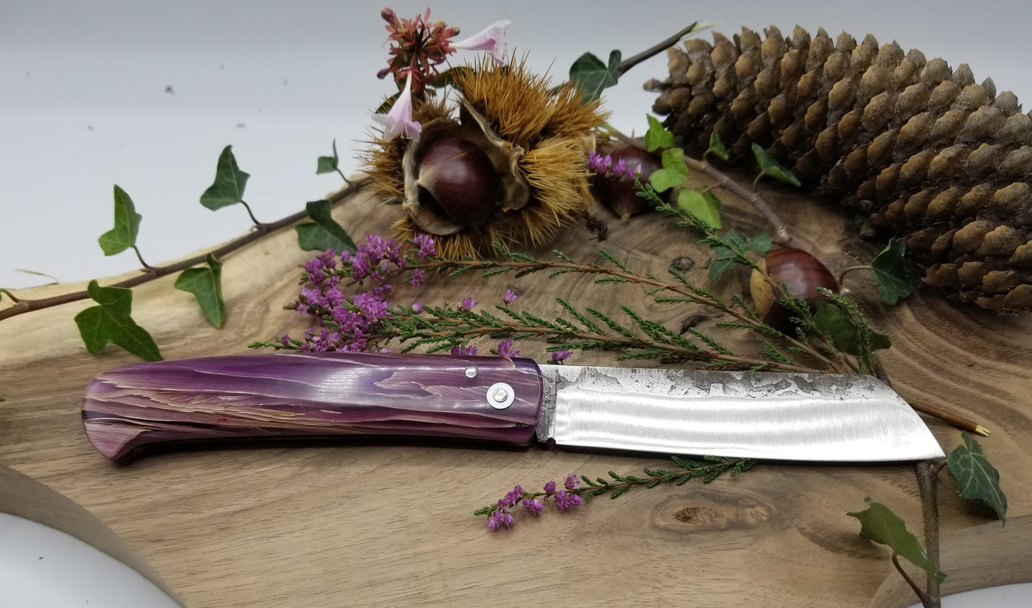 Couteau pliant piémontais lame forgé en 100c6 manche en résine avec inclusion de feuille de maïs