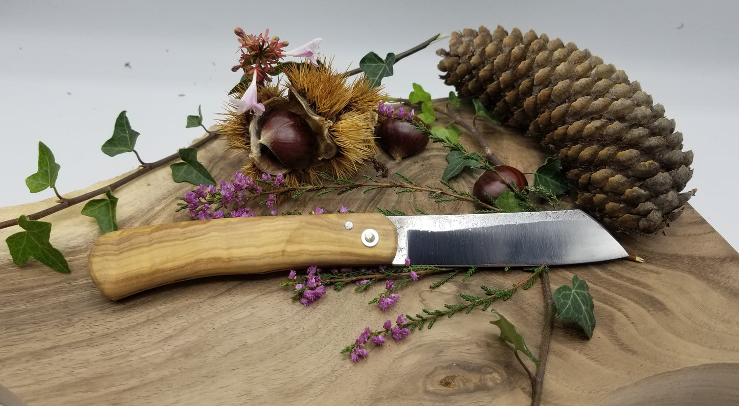 Couteau pliant piémontais lame forgé en 100c6 manche en olivier
