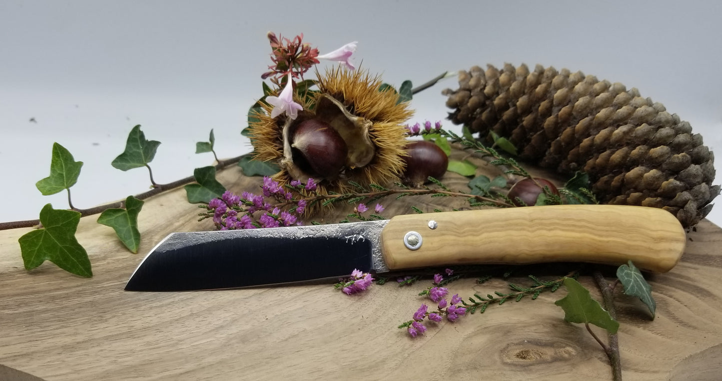 Couteau pliant piémontais lame forgé en 100c6 manche en olivier