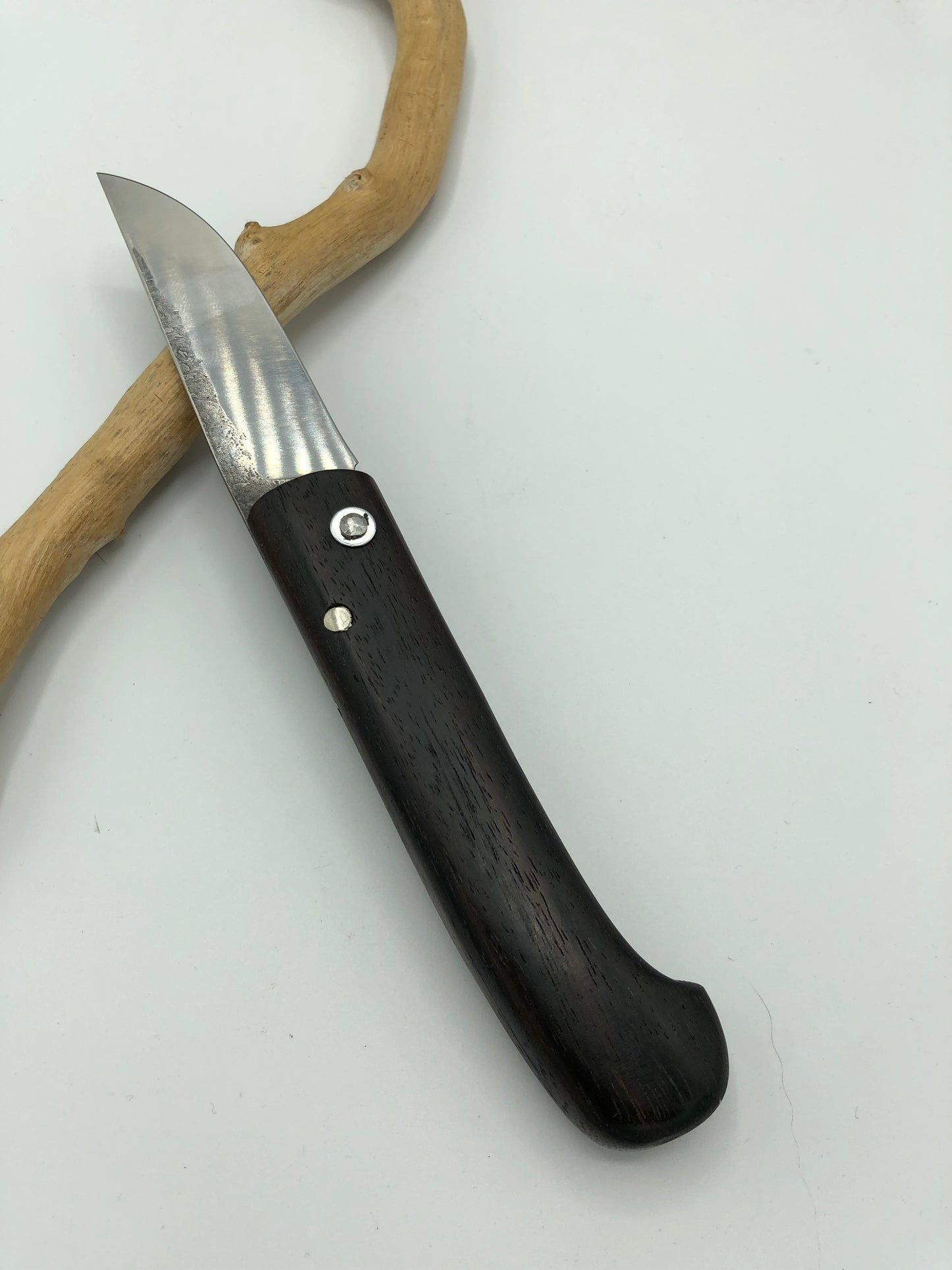 Couteau piémontais avec lame forgée en 100cr6 manche en palissandre